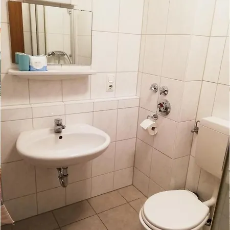 Moderne Am Bahnhof Mit Direkter S-bahn Verbindung Nach Muenchen *
