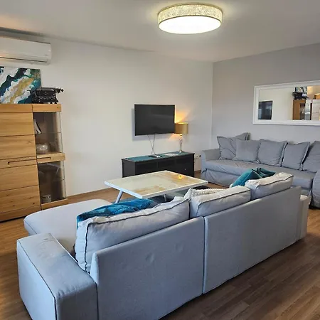Moderne Am Bahnhof Mit Direkter S-bahn Verbindung Nach Muenchen Apartment