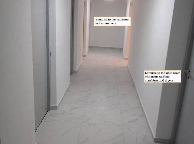 Moderne Am Bahnhof Mit Direkter S-bahn Verbindung Nach Muenchen